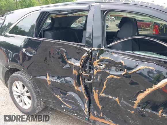 2019 Kia Sorento LX с VIN 5XYPGDA38KG566219, выставлен на аукционе IAAI как лот 42434504 с пробегом 107 522 миль миль и . История ставок и продаж доступна на DreamBid. Изображение 17.