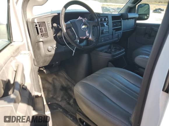 2018 Chevrolet Express Cargo с VIN 1GCWGAFG4J1338495, выставлен на аукционе Copart как лот 88013295 с пробегом 141 681 миль миль и Списание • Salvage title. История ставок и продаж доступна на DreamBid. Изображение 8.