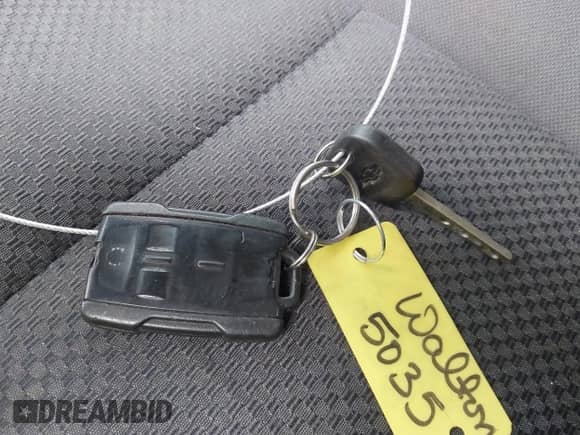 2018 Chevrolet Silverado 1500 LT z VIN 3GCUKREC6JG242601, wystawiony jako IAAI lot #43322873 z przebiegiem 84 104 mil mil oraz . Historia ofert i sprzedaży dostępna na DreamBid. Obrazek 11.