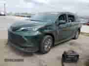 2024 Toyota Sienna LE z VIN 5TDBRKEC7RS187146, wystawiony jako Copart lot #56322655 z przebiegiem 21 611 mil mil oraz Szkoda całkowita • Salvage title. Historia ofert i sprzedaży dostępna na DreamBid. Obrazek 1.