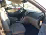 2013 Hyundai Sonata z VIN KMHEC4A46DA071883, wystawiony jako IAAI lot #42334981 z przebiegiem 200 689 mil mil oraz . Historia ofert i sprzedaży dostępna na DreamBid. Obrazek 5.