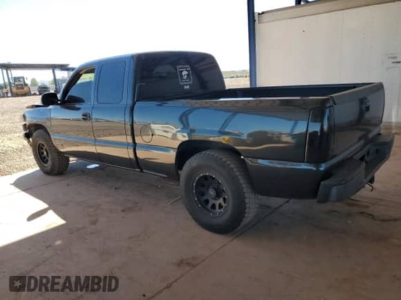 2003 GMC Sierra 1500 SLE z VIN 2GTEC19V831300489, wystawiony jako Copart lot #82320705 z przebiegiem 146 528 mil mil oraz Szkoda całkowita • Salvage title. Historia ofert i sprzedaży dostępna na DreamBid. Obrazek 2.