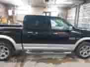 2014 Ram 1500 Laramie z VIN 1C6RR7NM2ES476528, wystawiony jako IAAI lot #42309574 z przebiegiem 150 307 mil mil oraz . Historia ofert i sprzedaży dostępna na DreamBid. Obrazek 13.