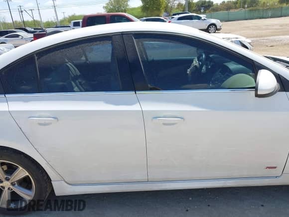 2016 Chevrolet Cruze LT z VIN 1G1PF5SB8G7219551, wystawiony jako IAAI lot #43309174 z przebiegiem 98 665 mil mil oraz . Historia ofert i sprzedaży dostępna na DreamBid. Obrazek 14.