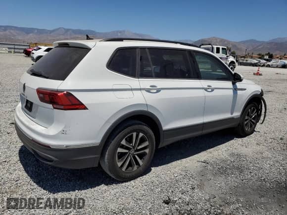 2022 Volkswagen Tiguan S z VIN 3VV1B7AX0NM080036, wystawiony jako Copart lot #64089765 z przebiegiem 59 718 mil mil oraz Szkoda całkowita • Salvage title. Historia ofert i sprzedaży dostępna na DreamBid. Obrazek 3.