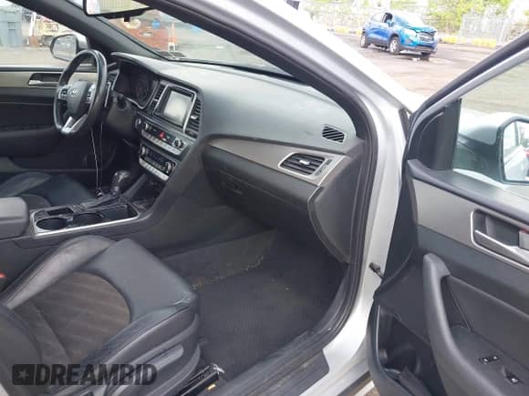 2019 Hyundai Sonata Sport с VIN 5NPE34AFXKH740037, выставлен на аукционе IAAI как лот 42215038 с пробегом 79 714 миль миль и . История ставок и продаж доступна на DreamBid. Изображение 5.