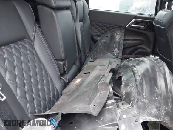 2023 Mitsubishi Outlander SEL z VIN JA4J4VA87PZ016822, wystawiony jako IAAI lot #41673740 z przebiegiem 22 164 mil mil oraz . Historia ofert i sprzedaży dostępna na DreamBid. Obrazek 8.