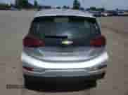 2018 Chevrolet Bolt EV Premier z VIN 1G1FX6S08J4139804, wystawiony jako Copart lot #60737735 z przebiegiem 54 128 mil mil oraz Szkoda całkowita • Salvage title. Historia ofert i sprzedaży dostępna na DreamBid. Obrazek 6.