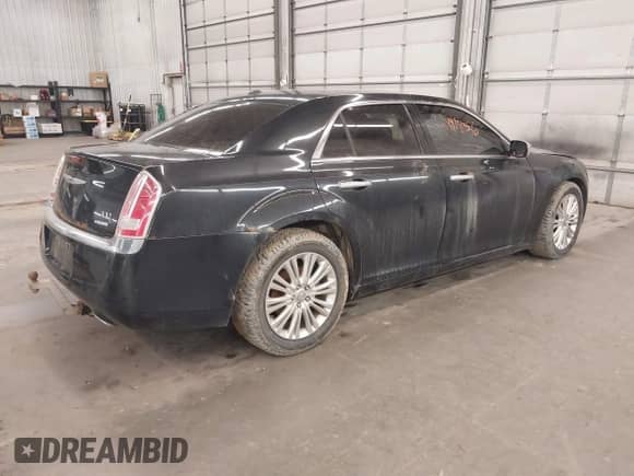 2013 Chrysler 300 C z VIN 2C3CCAKT1DH667134, wystawiony jako IAAI lot #41891856 z przebiegiem 162 489 mil mil oraz . Historia ofert i sprzedaży dostępna na DreamBid. Obrazek 4.