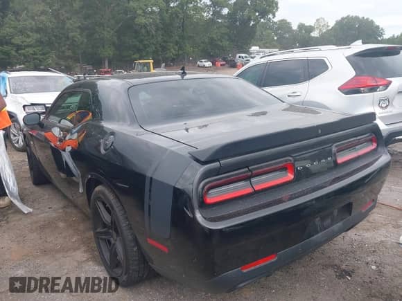 2018 Dodge Challenger R/T Scat Pack z VIN 2C3CDZFJ0JH311676, wystawiony jako IAAI lot #40347943 z przebiegiem 96 973 mil mil oraz . Historia ofert i sprzedaży dostępna na DreamBid. Obrazek 3.