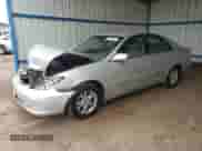 2004 Toyota Camry LE z VIN 4T1BF30KX4U569944, wystawiony jako Copart lot #81707915 z przebiegiem 246 068 mil mil oraz Szkoda całkowita • Salvage title. Historia ofert i sprzedaży dostępna na DreamBid. Obrazek 1.