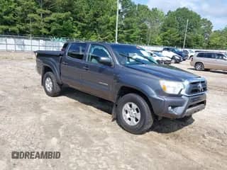 2015 Toyota Tacoma PreRunner z VIN 5TFJU4GN8FX072470, wystawiony jako IAAI lot #42710707 z przebiegiem Nie podano mil oraz . Historia ofert i sprzedaży dostępna na DreamBid. Obrazek 1.