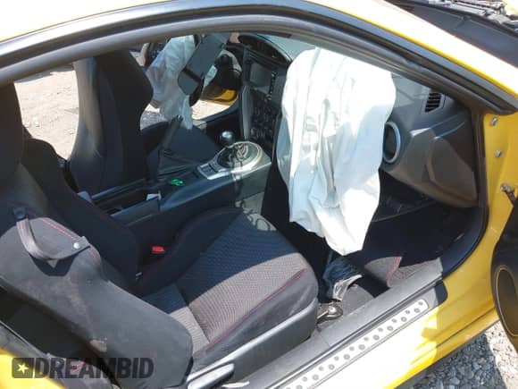 2015 Scion FR-S z VIN JF1ZNAA11F8706772, wystawiony jako IAAI lot #39686329 z przebiegiem 21 298 mil mil oraz . Historia ofert i sprzedaży dostępna na DreamBid. Obrazek 5.