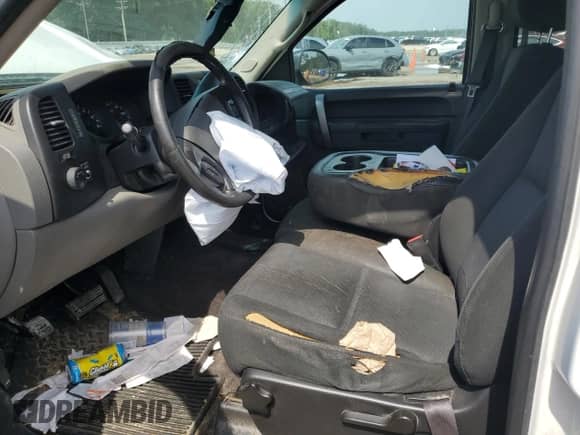 2012 Chevrolet Silverado 1500 LS z VIN 3GCPCREA4CG156926, wystawiony jako Copart lot #63436775 z przebiegiem 252 123 mil mil oraz Szkoda całkowita • Salvage title. Historia ofert i sprzedaży dostępna na DreamBid. Obrazek 7.