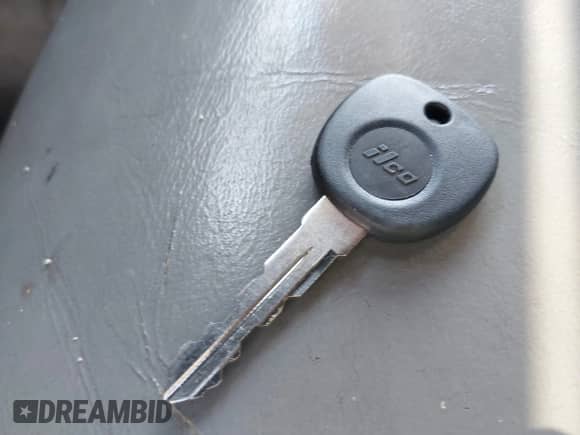 2005 Chevrolet Tahoe LT with VIN 1GNEK13T65J160906, listed as a IAAI auction lot 42518293 with 301,009 mi miles and . Bid and sale history available at DreamBid. Image 11.