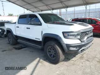2023 Ram 1500 TRX z VIN 1C6SRFU93PN585123, wystawiony jako IAAI lot #42439394 z przebiegiem 19 032 mil mil oraz . Historia ofert i sprzedaży dostępna na DreamBid. Obrazek 1.