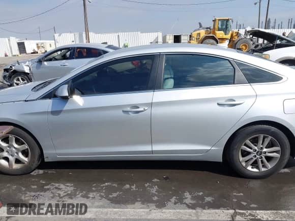 2017 Hyundai Sonata SE z VIN 5NPE24AF4HH557597, wystawiony jako IAAI lot #43262331 z przebiegiem 93 975 mil mil oraz . Historia ofert i sprzedaży dostępna na DreamBid. Obrazek 14.