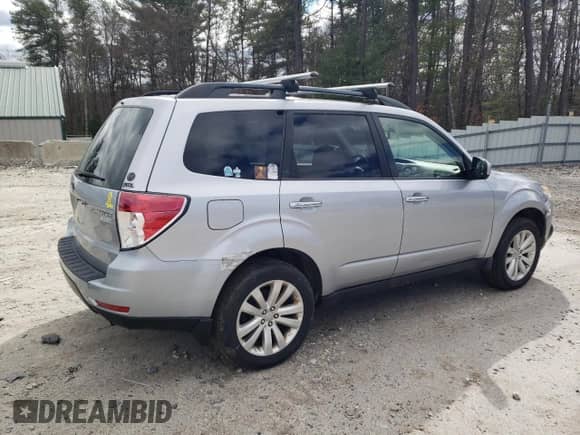 2012 Subaru Forester X Premium z VIN JF2SHADC3CG469401, wystawiony jako Copart lot #49228085 z przebiegiem 118 508 mil mil oraz Czysty tytuł • Clean title. Historia ofert i sprzedaży dostępna na DreamBid. Obrazek 3.