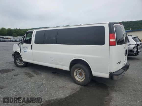 2012 Chevrolet Express Passenger 1LT с VIN 1GAZG1FG9C1143775, выставлен на аукционе Copart как лот 58383685 с пробегом Не указан миль и Списание • Salvage title. История ставок и продаж доступна на DreamBid. Изображение 2.
