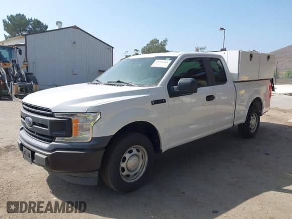 2019 Ford F-150 XL z VIN 1FTEX1C41KKE83608, wystawiony jako IAAI lot #43354361 z przebiegiem 126 831 mil mil oraz . Historia ofert i sprzedaży dostępna na DreamBid. Obrazek 2.