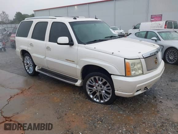 2004 Cadillac Escalade z VIN 1GYEK63N14R116135, wystawiony jako IAAI lot #43373902 z przebiegiem 222 682 mil mil oraz . Historia ofert i sprzedaży dostępna na DreamBid. Obrazek 1.