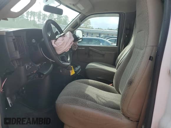 2019 Chevrolet Express Cargo с VIN 1GCWGBFG1K1154171, выставлен на аукционе Copart как лот 51289955 с пробегом 167 112 миль миль и Списание • Salvage title. История ставок и продаж доступна на DreamBid. Изображение 7.