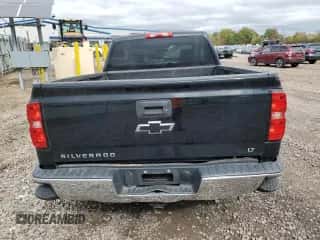 2017 Chevrolet Silverado 1500 LT z VIN 1GCVKRECXHZ171725, wystawiony jako Copart lot #82326795 z przebiegiem 132 239 mil mil oraz Szkoda całkowita • Salvage title. Historia ofert i sprzedaży dostępna na DreamBid. Obrazek 6.