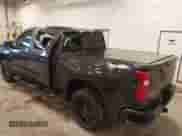 2024 Chevrolet Silverado 1500 LT Trail Boss z VIN 3GCUDFED5RG123564, wystawiony jako IAAI lot #42193775 z przebiegiem 26 302 mil mil oraz . Historia ofert i sprzedaży dostępna na DreamBid. Obrazek 3.