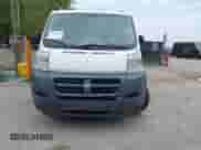 2018 Ram ProMaster Cargo z VIN 3C6TRVAG6JE132384, wystawiony jako IAAI lot #43243669 z przebiegiem 312 073 mil mil oraz . Historia ofert i sprzedaży dostępna na DreamBid. Obrazek 6.