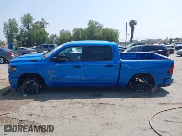 2025 Ram 1500 Big Horn с VIN 1C6RREFP0SN647137, выставлен на аукционе IAAI как лот 42179912 с пробегом 738 миль миль и . История ставок и продаж доступна на DreamBid. Изображение 13.