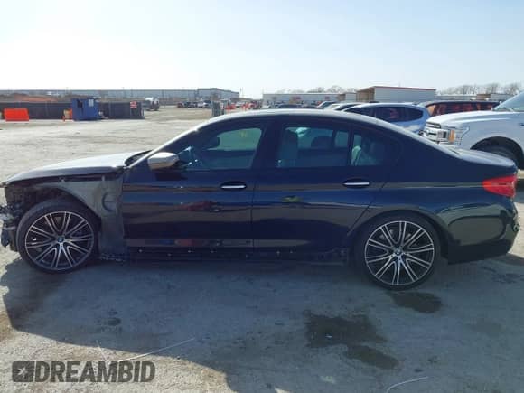 2018 BMW 5 Series M550i xDrive с VIN WBAJB9C55JB286036, выставлен на аукционе IAAI как лот 41738640 с пробегом 79 049 миль миль и . История ставок и продаж доступна на DreamBid. Изображение 14.