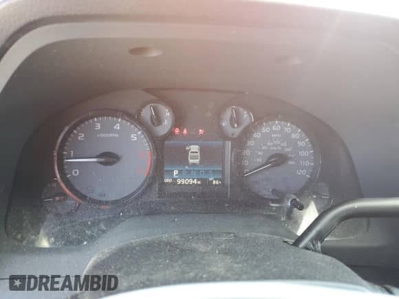 2017 Toyota Tundra SR z VIN 5TFRM5F11HX112088, wystawiony jako Copart lot #87016465 z przebiegiem 99 094 mil mil oraz Szkoda całkowita • Salvage title. Historia ofert i sprzedaży dostępna na DreamBid. Obrazek 9.