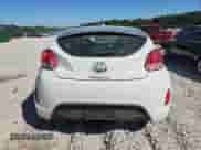 2013 Hyundai Veloster w/Gray Int z VIN KMHTC6AD4DU146162, wystawiony jako Copart lot #84929175 z przebiegiem 143 947 mil mil oraz Szkoda całkowita • Salvage title. Historia ofert i sprzedaży dostępna na DreamBid. Obrazek 6.