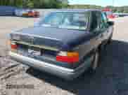 1988 Mercedes-Benz 300 E z VIN WDBEA30D7JA621107, wystawiony jako IAAI lot #43081479 z przebiegiem 118 345 mil mil oraz . Historia ofert i sprzedaży dostępna na DreamBid. Obrazek 4.