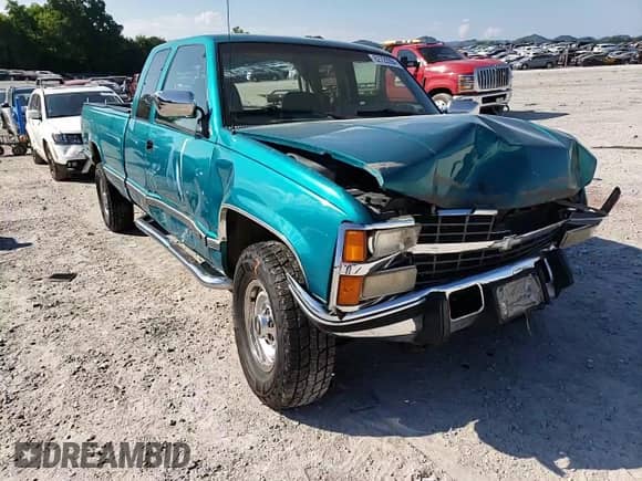 1993 Chevrolet Silverado 2500 с VIN 1GCGC29F8PE252648, выставлен на аукционе Copart как лот 62726394 с пробегом 169 653 миль миль и Списание • Salvage title. История ставок и продаж доступна на DreamBid. Изображение 11.