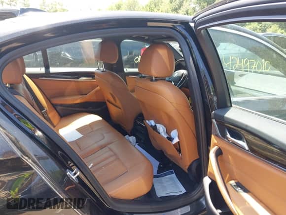 2019 BMW 5 Series 530e xDrive z VIN WBAJB1C53KB375221, wystawiony jako IAAI lot #42497010 z przebiegiem 71 574 mil mil oraz . Historia ofert i sprzedaży dostępna na DreamBid. Obrazek 8.