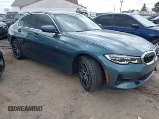 2020 BMW 3 Series 330i xDrive z VIN 3MW5R7J08L8B23457, wystawiony jako IAAI lot #41915192 z przebiegiem 83 062 mil mil oraz . Historia ofert i sprzedaży dostępna na DreamBid. Obrazek 1.