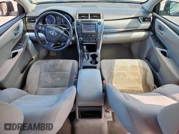 2017 Toyota Camry XLE z VIN 4T1BF1FK6HU769821, wystawiony jako Copart lot #69272995 z przebiegiem 121 113 mil mil oraz Czysty tytuł • Clean title. Historia ofert i sprzedaży dostępna na DreamBid. Obrazek 8.