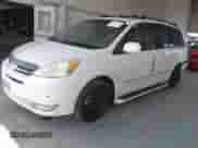 2004 Toyota Sienna XLE z VIN 5TDZA22C14S094612, wystawiony jako IAAI lot #43148930 z przebiegiem 125 471 mil mil oraz . Historia ofert i sprzedaży dostępna na DreamBid. Obrazek 2.