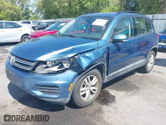 2017 Volkswagen Tiguan S с VIN WVGBV7AX7HK011930, выставлен на аукционе IAAI как лот 43126655 с пробегом 136 909 миль миль и . История ставок и продаж доступна на DreamBid. Изображение 17.