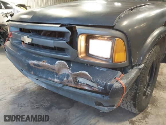 1997 Chevrolet S-10 LS с VIN 1GCCS1442VK191815, выставлен на аукционе IAAI как лот 41306136 с пробегом 282 097 миль миль и . История ставок и продаж доступна на DreamBid. Изображение 18.