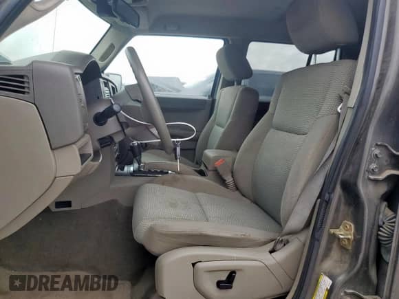 2006 Jeep Commander with VIN 1J8HH48NX6C106832, listed as a Copart auction lot 60544515 with 170,404 mi miles and Clean title. Bid and sale history available at DreamBid. Image 7.