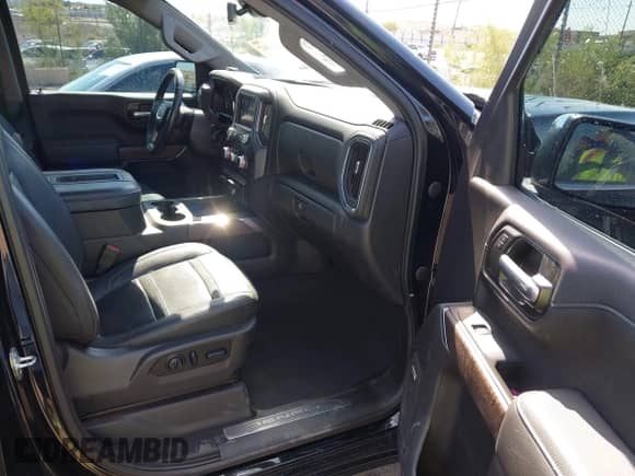 2021 GMC Sierra 1500 Denali z VIN 3GTU9FETXMG422324, wystawiony jako IAAI lot #43121547 z przebiegiem 55 757 mil mil oraz . Historia ofert i sprzedaży dostępna na DreamBid. Obrazek 5.