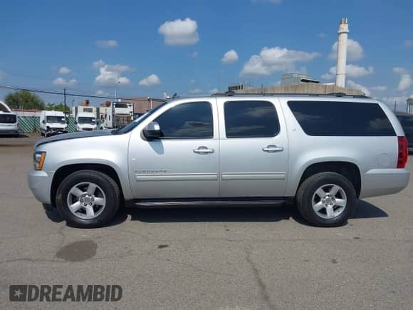 2012 Chevrolet Suburban LT с VIN 1GNSCJE01CR143982, выставлен на аукционе IAAI как лот 42983465 с пробегом 205 661 миль миль и . История ставок и продаж доступна на DreamBid. Изображение 14.