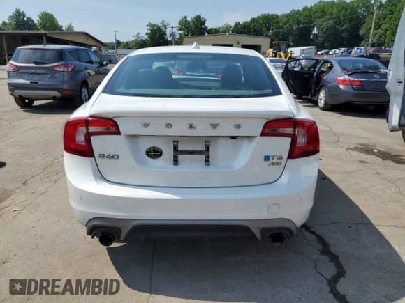 2014 Volvo S60 T6 with VIN YV1902FH9E2289403, listed as a Copart auction lot 62360975 with 185,473 mi miles and Salvage title. Bid and sale history available at DreamBid. Image 6.