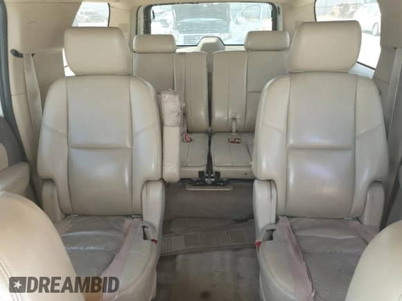 2014 Chevrolet Suburban LTZ z VIN 1GNSKKE79ER218727, wystawiony jako Copart lot #67556425 z przebiegiem 242 771 mil mil oraz Czysty tytuł • Clean title. Historia ofert i sprzedaży dostępna na DreamBid. Obrazek 10.