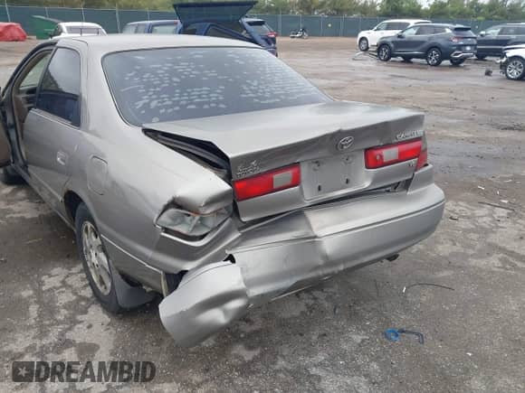 1997 Toyota Camry LE z VIN 4T1BF22K9VU027811, wystawiony jako IAAI lot #42314577 z przebiegiem 216 255 mil mil oraz . Historia ofert i sprzedaży dostępna na DreamBid. Obrazek 6.