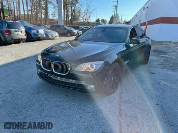 2010 BMW 7 Series 750Li xDrive with VIN WBAKC8C53ACY68139, listed as a Copart auction lot 89672935 with 140,895 mi miles and Clean title. Bid and sale history available at DreamBid. Image 2.