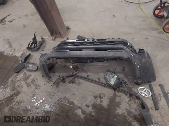 2024 Toyota Tacoma SR5 with VIN 3TMLB5JN9RM034074, listed as a IAAI auction lot 43293871 with Not provided miles and . Bid and sale history available at DreamBid. Image 11.