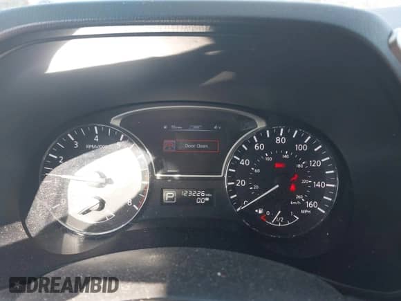 2014 Nissan Pathfinder SV z VIN 5N1AR2MM2EC681525, wystawiony jako IAAI lot #41772941 z przebiegiem 123 226 mil mil oraz . Historia ofert i sprzedaży dostępna na DreamBid. Obrazek 7.